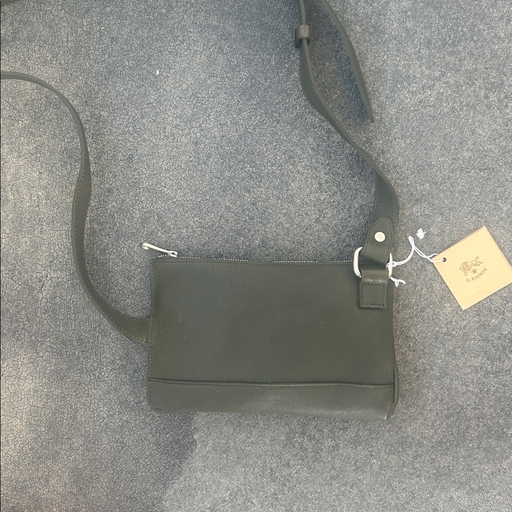 Olive green italian leather small crossbody top zip envelope bag. Il Bisonte - Picture 4 of 6